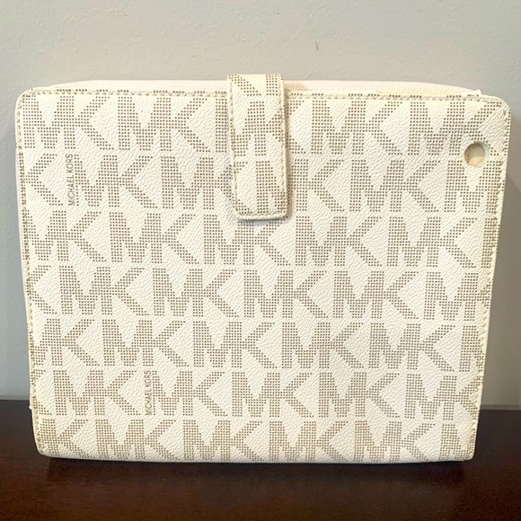 Michael Kors iPad Case - Picture 2 of 7